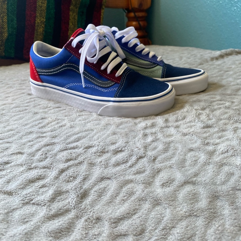 Vans - Picture 2 of 7